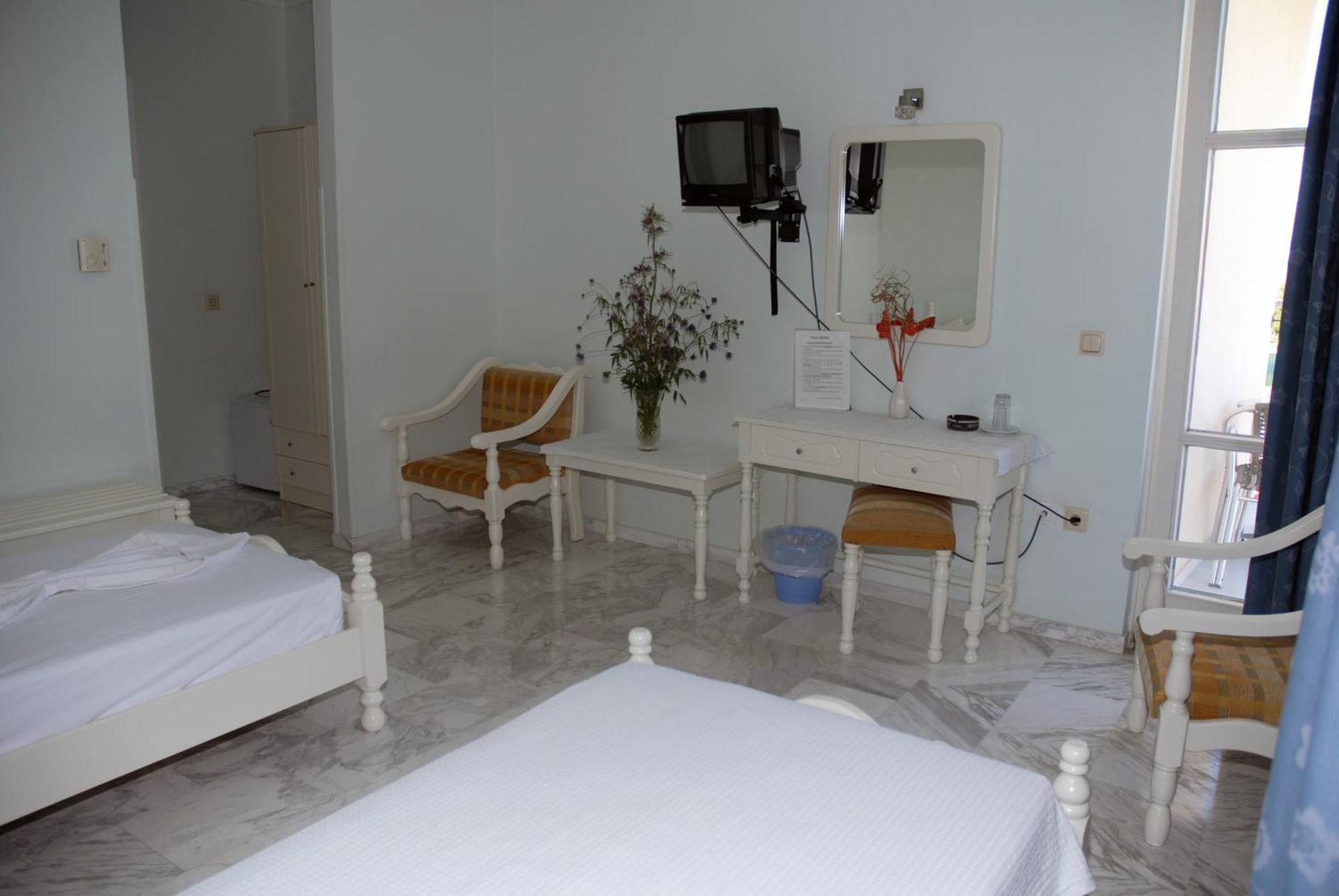 Amanda Hotel Karlovassi Ngoại thất bức ảnh
