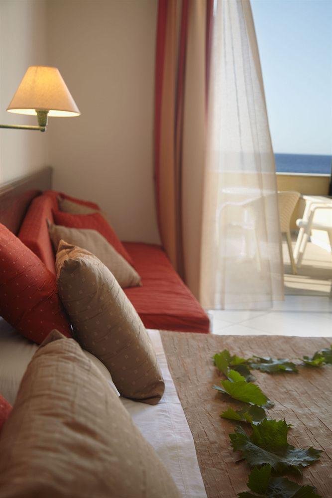 Amanda Hotel Karlovassi Ngoại thất bức ảnh